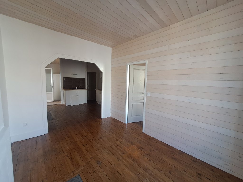 LOCATION - Appartement - CHAZELLES SUR LYON (42140) - 440 €