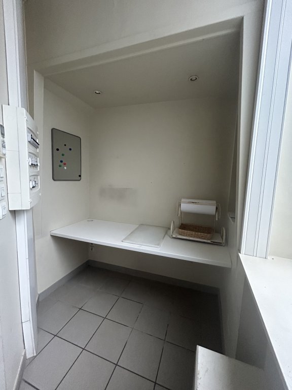 LOCATION - Local - CHAZELLES SUR LYON (42140) - 650 €