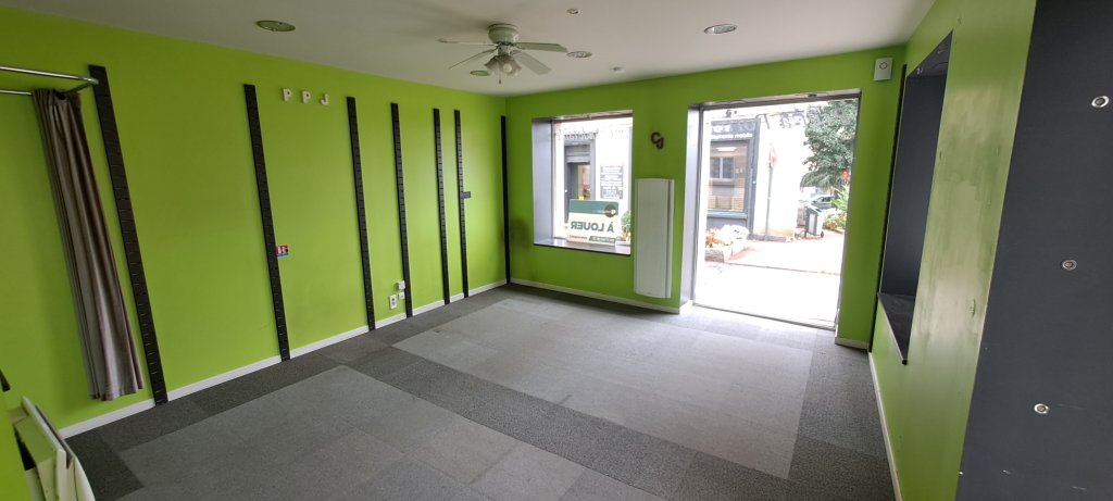 LOCATION - Local - CHAZELLES SUR LYON (42140) - 470 €