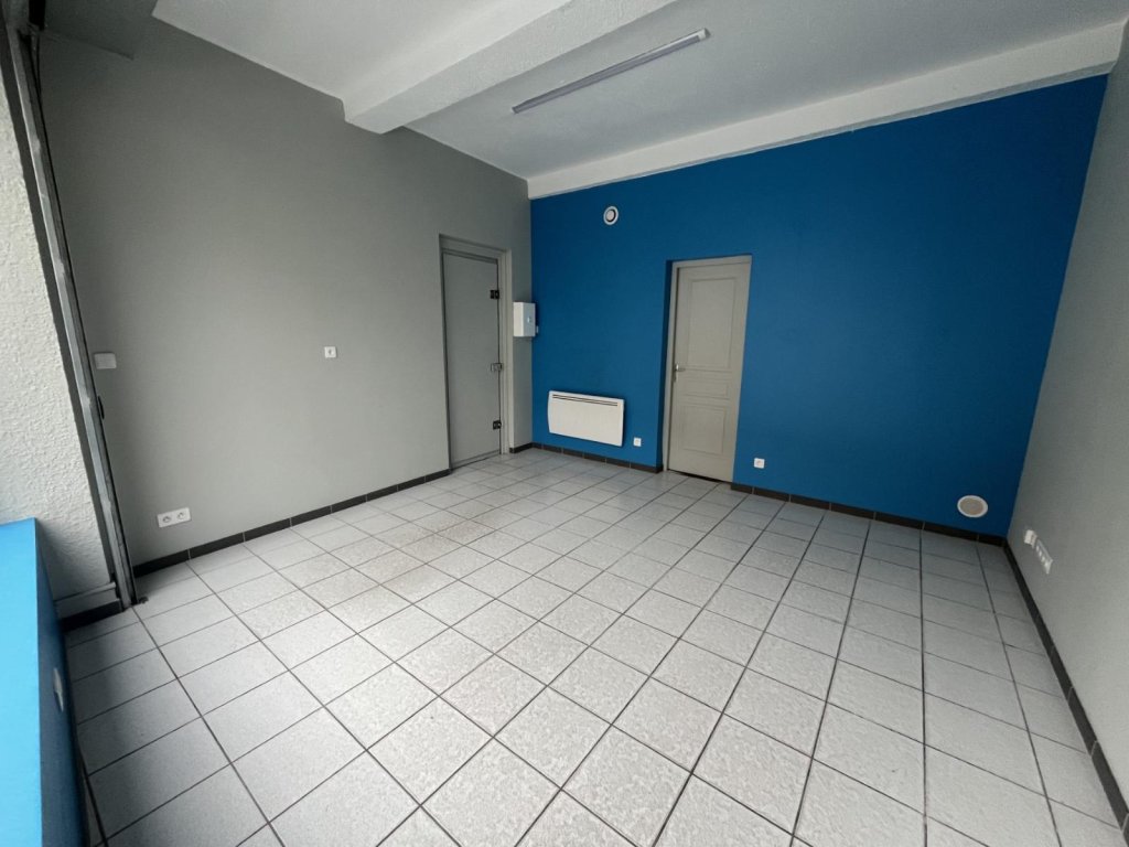 LOCATION - Local - MONTBRISON (42600) - 328 €