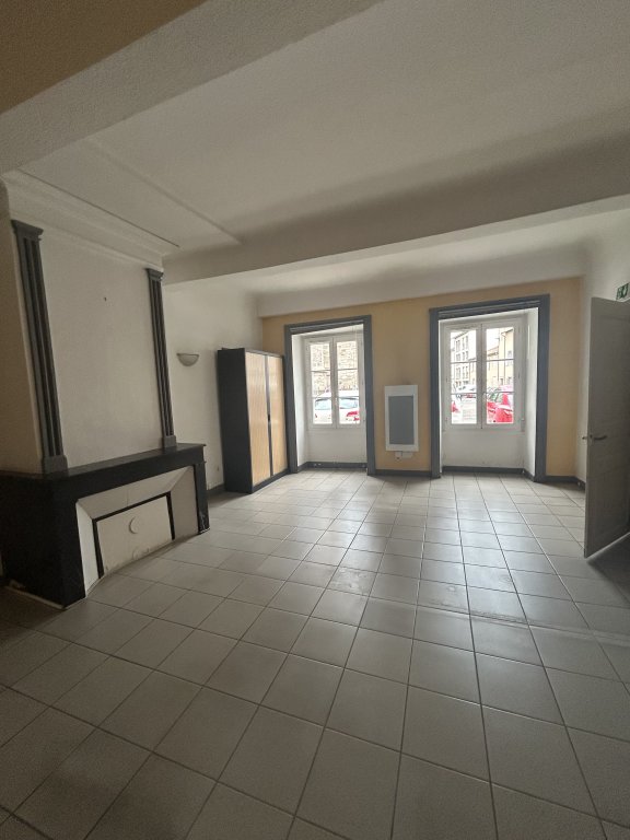 LOCATION - Local - MONTBRISON (42600) - 690 €