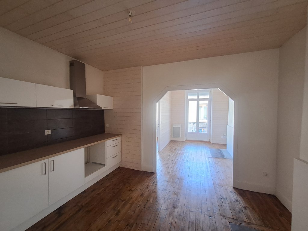 LOCATION - Appartement - CHAZELLES SUR LYON (42140) - 440 €