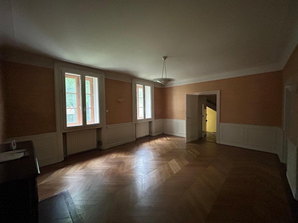LOCATION - Local - MONTBRISON (42600) - 745 €