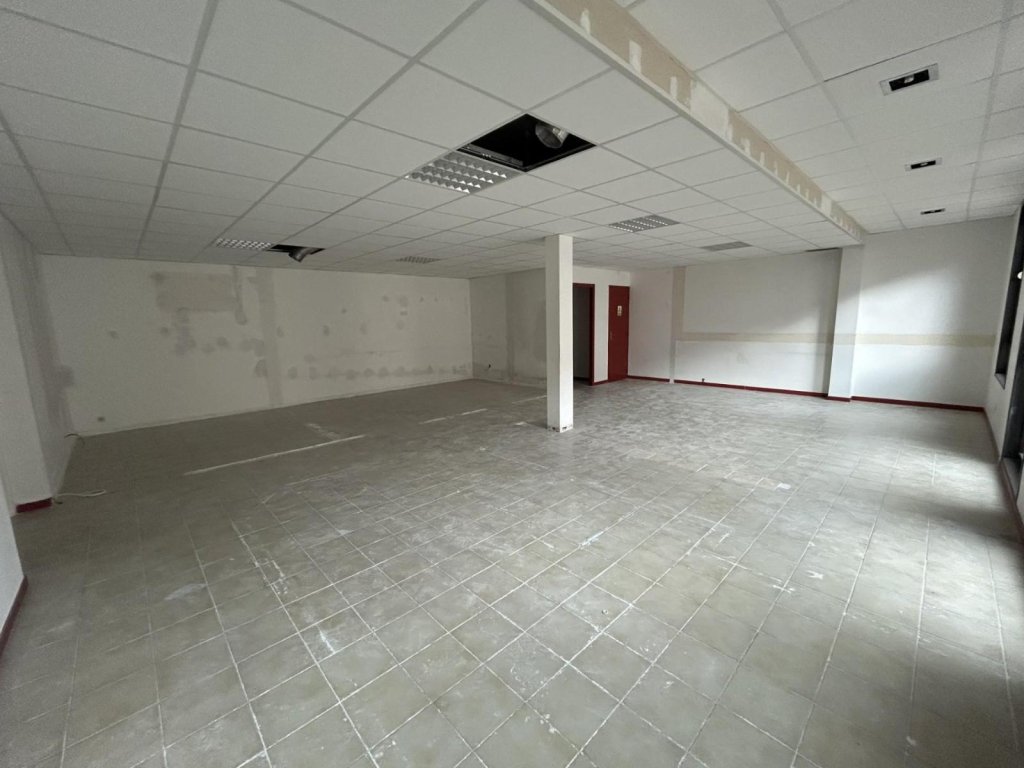 LOCATION - Local - MONTBRISON (42600) - 700 €