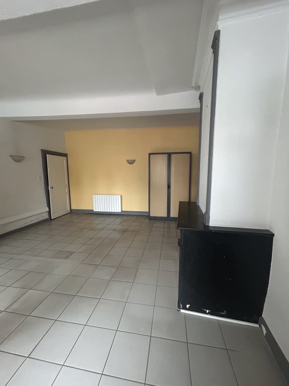 LOCATION - Local - MONTBRISON (42600) - 690 €