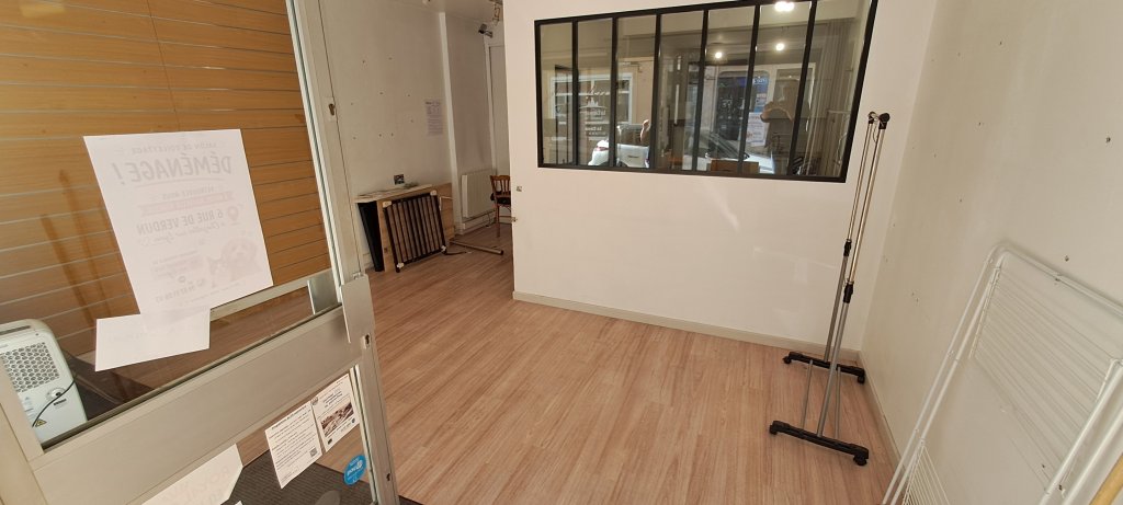 LOCATION - Local - CHAZELLES SUR LYON (42140) - 400 €
