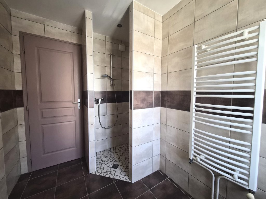 LOCATION - Appartement - CHAZELLES SUR LYON (42140) - 569 €