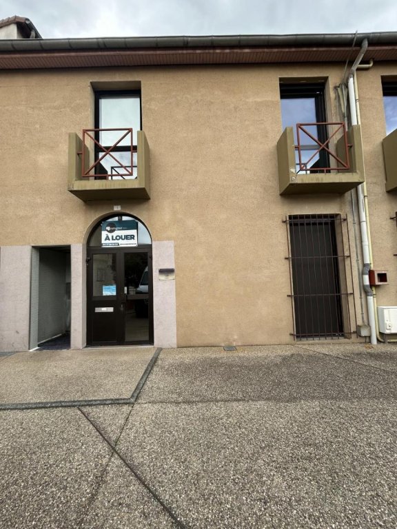 LOCATION - Local - MONTBRISON (42600) - 700 €