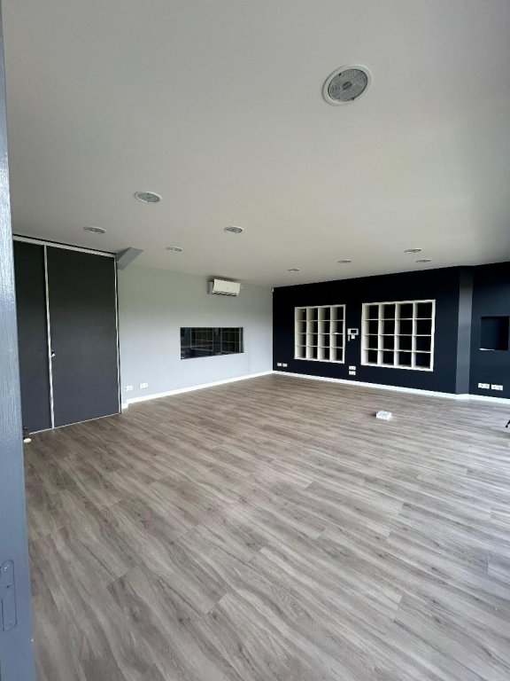 LOCATION - Local - ST SYMPHORIEN SUR COISE (69590) - 6000 €