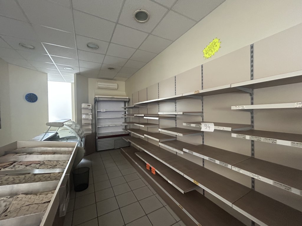 LOCATION - Local - CHAZELLES SUR LYON (42140) - 650 €