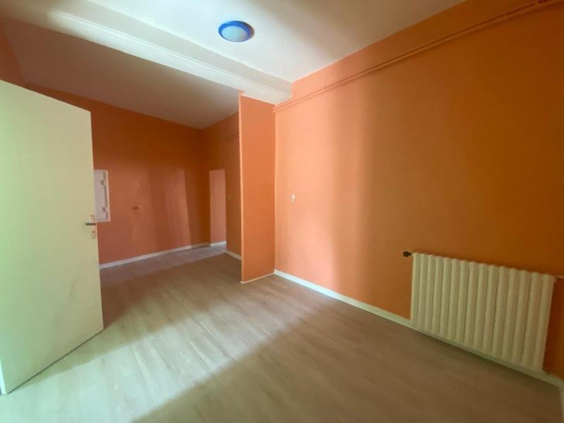 LOCATION - Local - MONTBRISON (42600) - 745 €