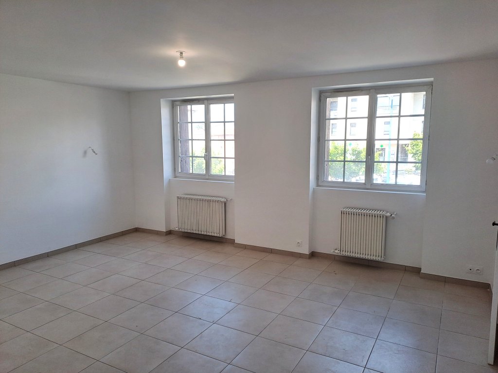 LOCATION - Maison/villa - CHAZELLES SUR LYON (42140) - 795 €