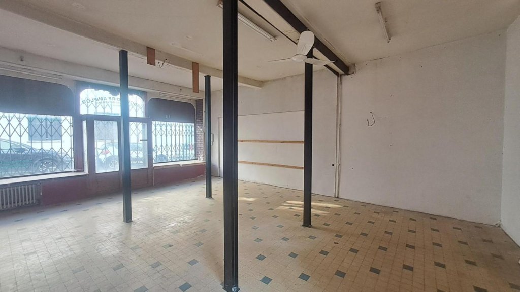 LOCATION - Boutique - CHAZELLES SUR LYON (42140) - 499 €